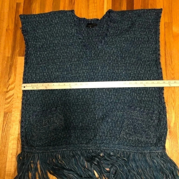 Steve Madden Sweater/poncho - Picture 2 of 6